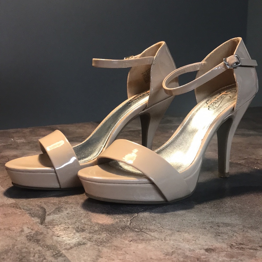 Patent taupe/tan heels